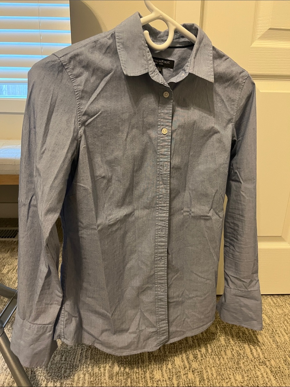 Banana Republic Light Blue Womens’s Dress Shirt - Classic Button-Front
